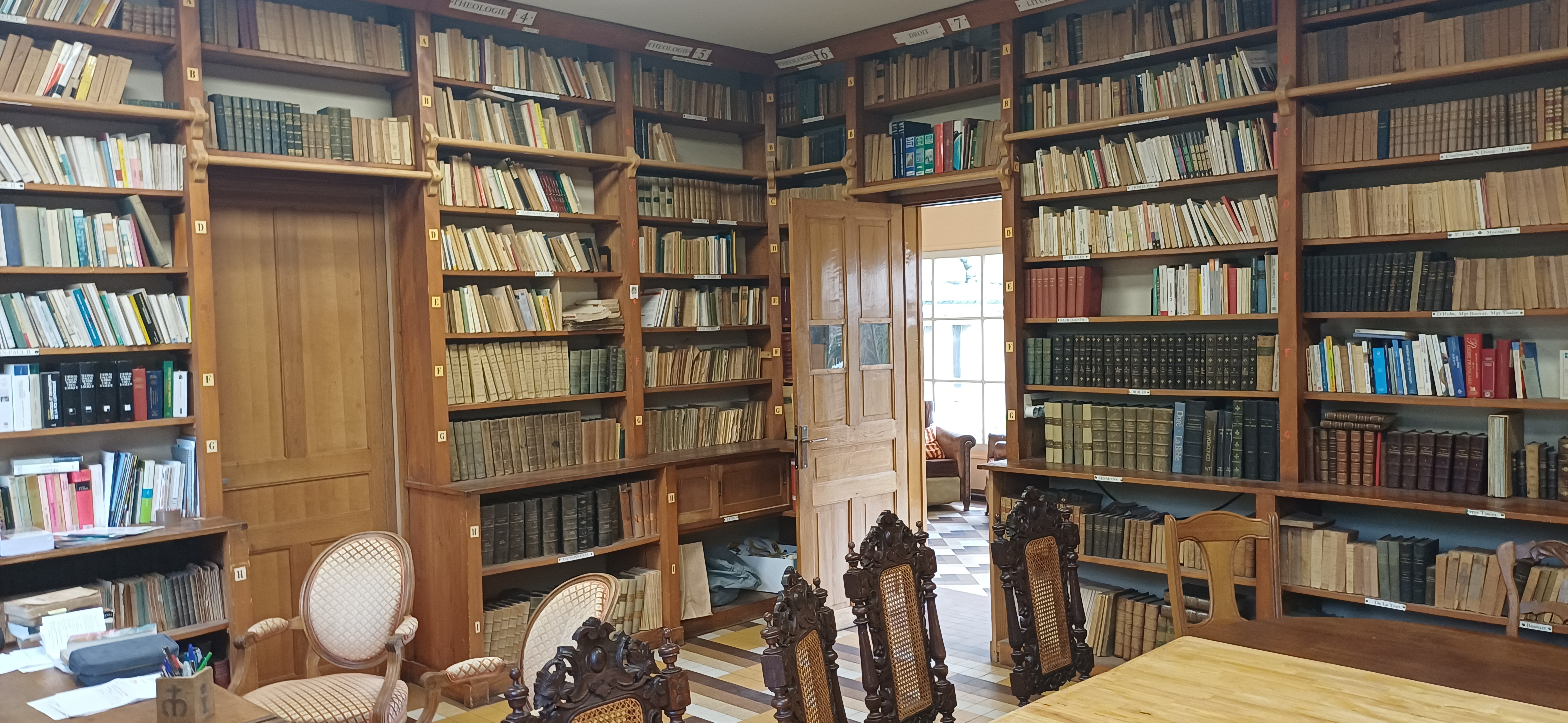 Une salle de réunion du sanctuaire